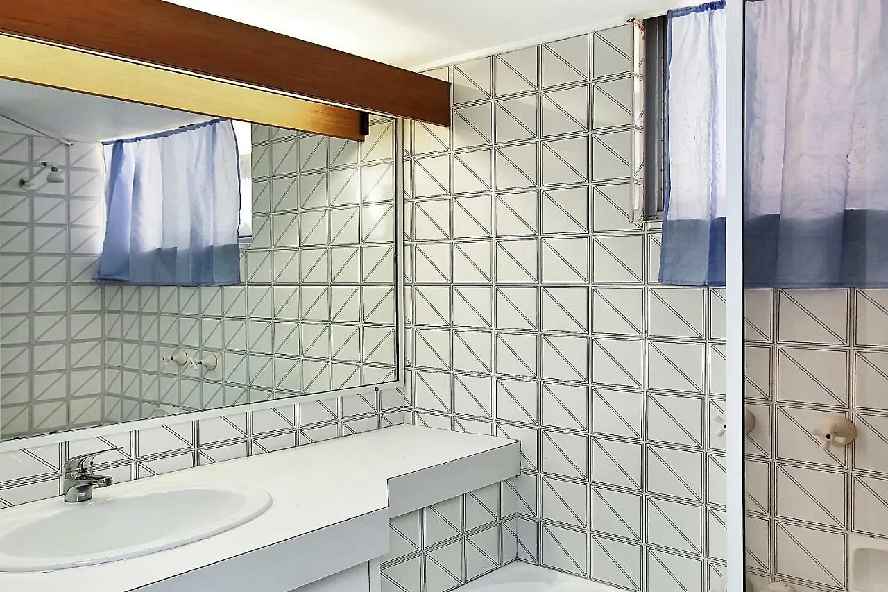 Monterey Lodge Unit 10 27 Warne Terrace Kings Beach Caloundra 0*,  Australia